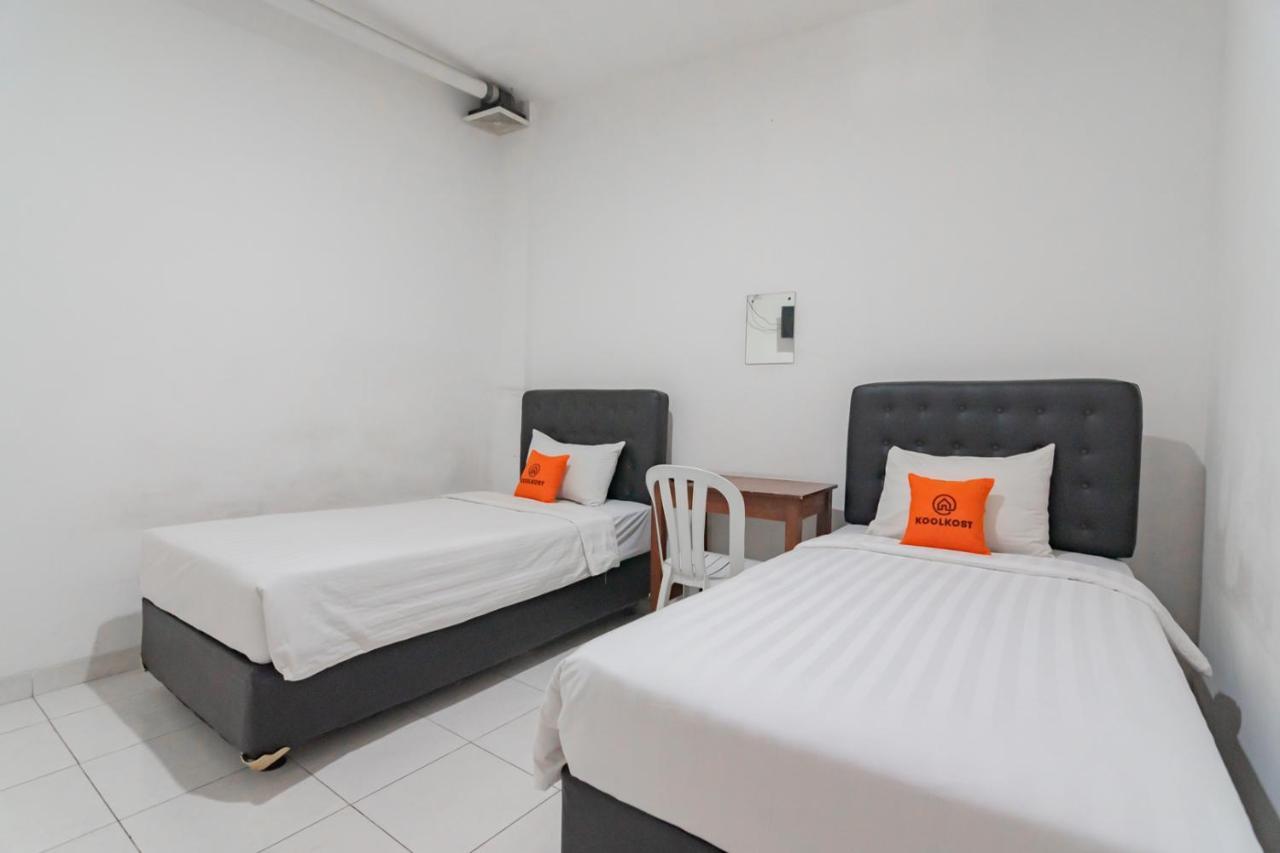 Hotel Koolkost Near Alun Alun Kota 2 - Male Only