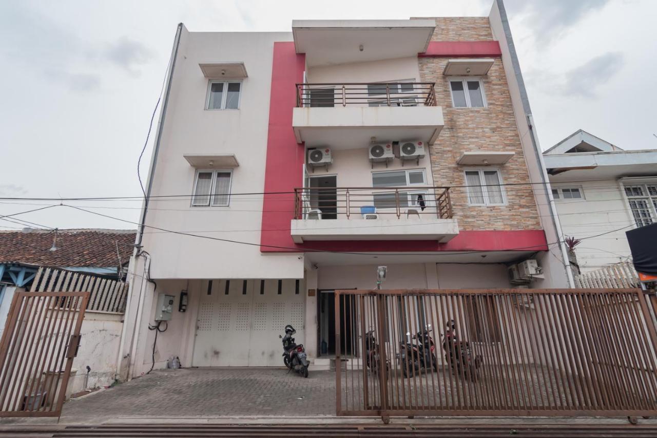 Hotel Koolkost Near Alun Alun Kota 2 - Male Only