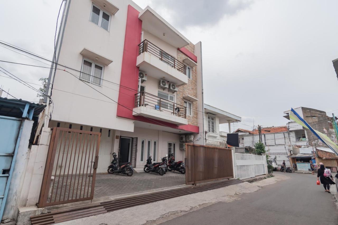 Koolkost Near Alun Alun Kota 2 - Male Only Hotel